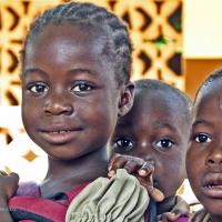 Sourire et regard confiants dans son avenir